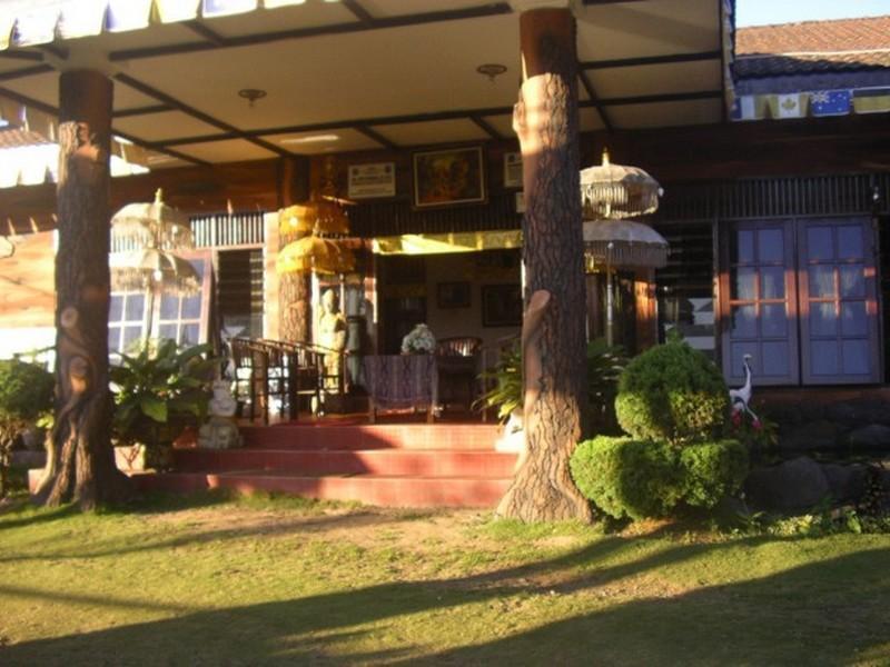 Country Hotel Trawas Exteriér fotografie